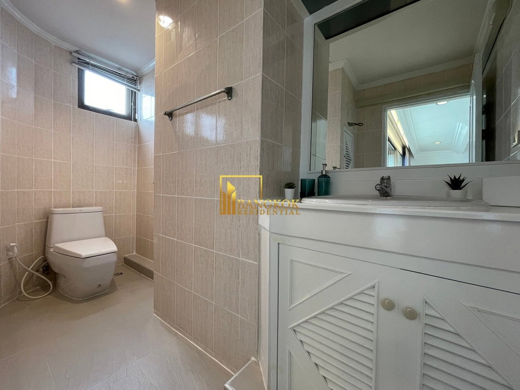 รูป Renovated 4 Bedroom Duplex Apartment in Phrom Phong Area - BR21157AP - รูปที่ 19/54