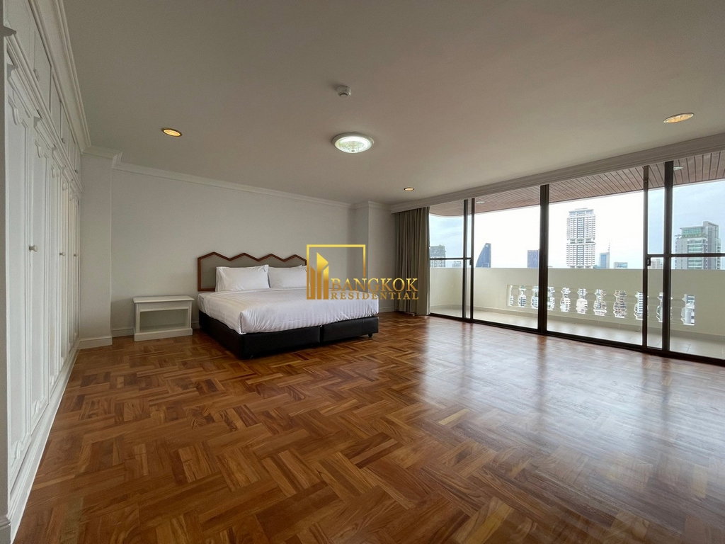 รูป Renovated 4 Bedroom Duplex Apartment in Phrom Phong Area - BR21157AP - รูปที่ 27/54
