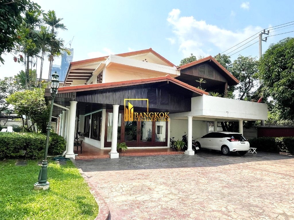 รูป Very Spacious 3 Bedroom House With Pool in Ekkamai Area - BR2621CD - รูปที่ 38/38