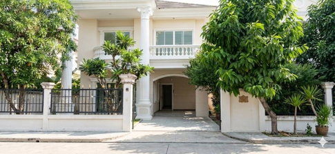 Single detached house for  Sale  in the city, Bangna–Srinakarin–Suan Luang area  3 bedr2 bath  51 sq.w.