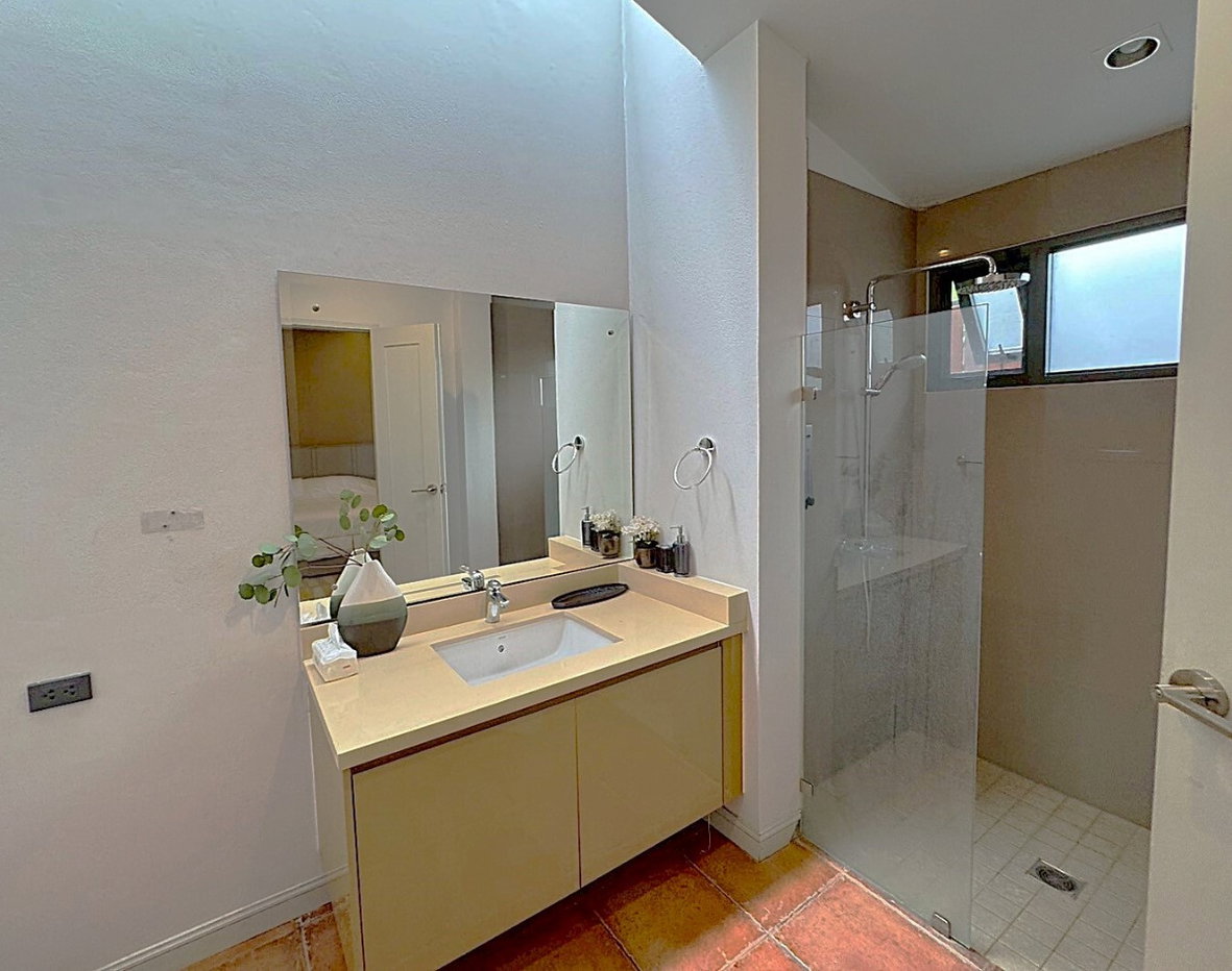 รูป บ้านหรู 5 ห้องนอน พร้อมสระว่ายน้ำ ใจกลางทองหล่อ ** NO CO-AGENT ** - รูปที่ 18/22