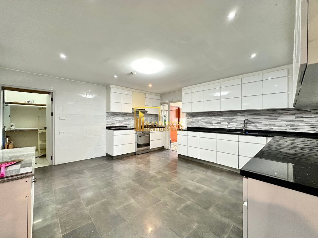 รูป Oriental Towers | Spacious 3 Bedroom Condo in Ekkamai - BR18583CD - รูปที่ 10/41