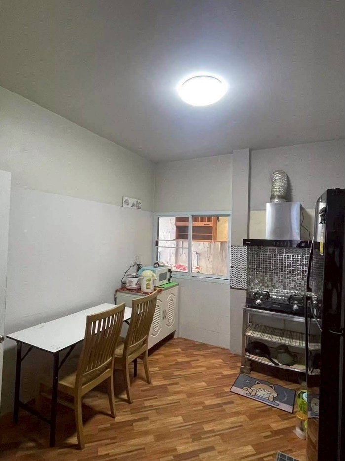 รูป ให้เช่าบ้านเดี่ยว 2 ชั้น ซอยลาดปลาเค้า 62 หมู่บ้านสุขนที5 ห้อง - 4 ห้องนอน (ห้องน้ำในตัว + แอร์ + เฟอร์ครบ เตียง/ตู้เสื้อผ้า/โต๊ะแป้ง) และ 1 ห้องเปล่า - รูปที่ 5/17