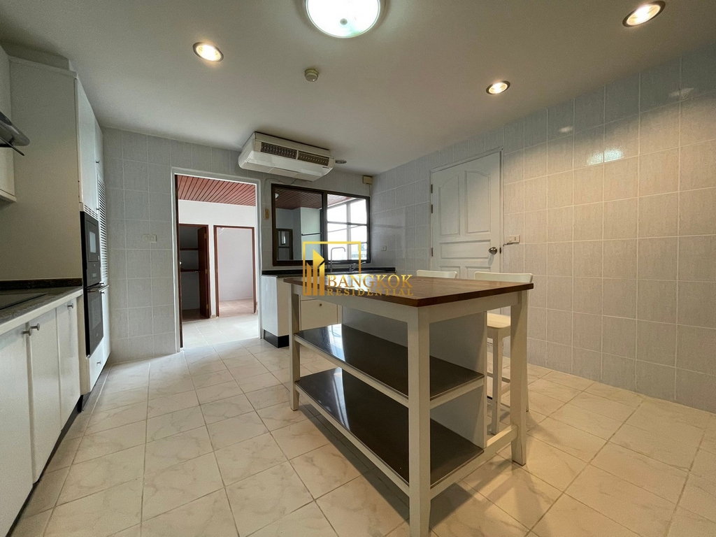 รูป Renovated 4 Bedroom Duplex Apartment in Phrom Phong Area - BR21157AP - รูปที่ 14/54