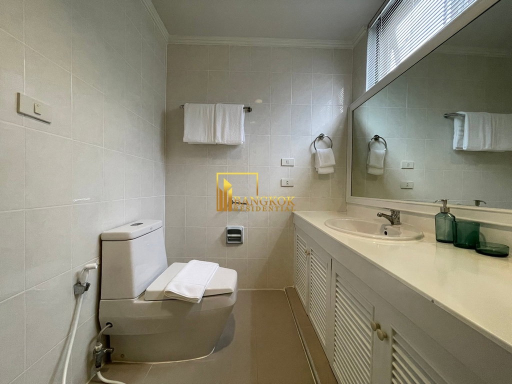 รูป Renovated 4 Bedroom Duplex Apartment in Phrom Phong Area - BR21157AP - รูปที่ 40/54