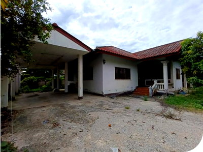 Houses for sale : FOR SALE  HOUSE PROPERTY  1076000 BAHT.