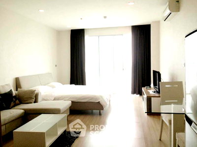 Condos for rent : Well-Priced 1-BR At 37th Floor, Sky Walk Residences, 200m to BTS Phra Khanong (ID 511336)