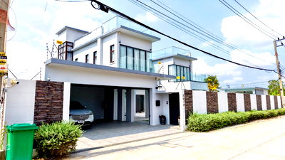 บ้านเดี่ยว นิคมปิ่นทอง : ขายพูลวิลล่าหรู ในพัทยา พร้อมการตกแต่งและสิ่งอำนวยความสะดวกครบครัน ใกล้อ่างมาบประชันเพียง พร้อมเข้าอยู่