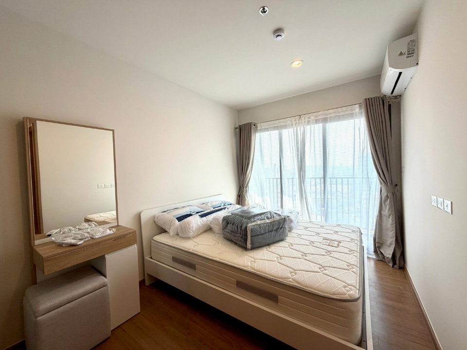 picture  THE LINE VIBE              Phahonyothin - 5/8