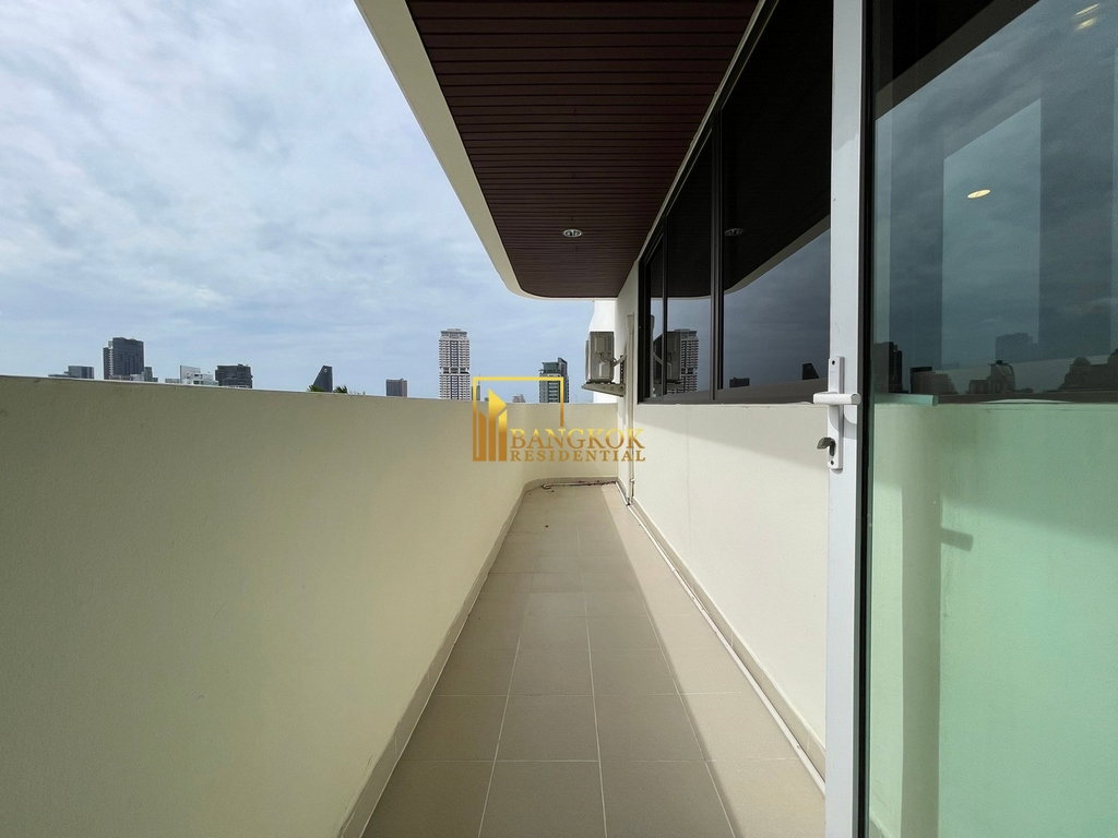 รูป Renovated 4 Bedroom Duplex Apartment in Phrom Phong Area - BR21157AP - รูปที่ 38/54