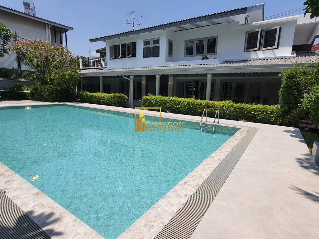 รูป Very Spacious 3 Bedroom House With Pool in Ekkamai Area - BR2621CD - รูปที่ 35/38