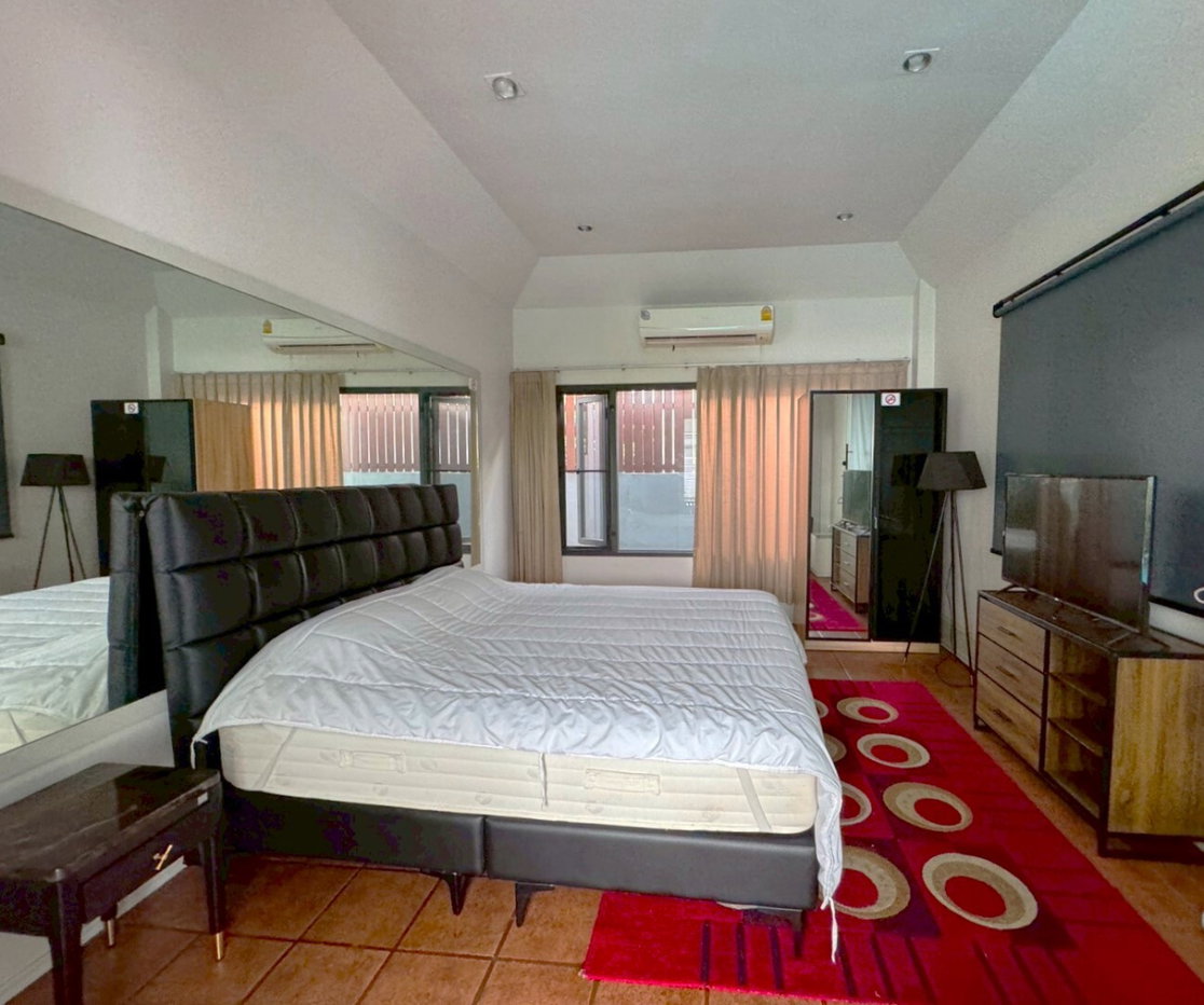 รูป บ้านหรู 5 ห้องนอน พร้อมสระว่ายน้ำ ใจกลางทองหล่อ ** NO CO-AGENT ** - รูปที่ 15/22