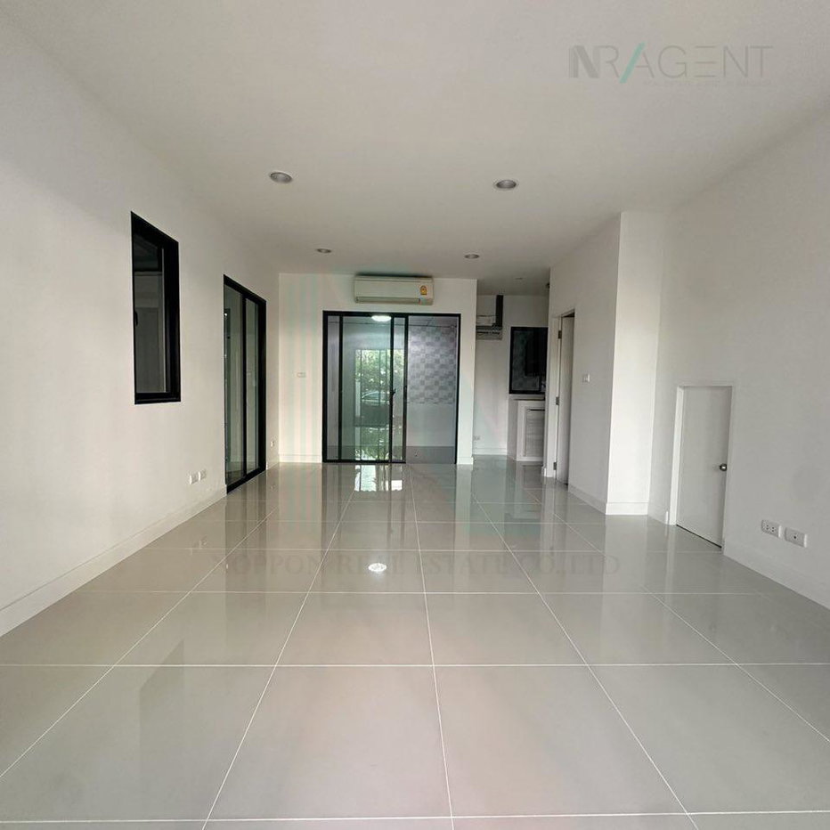 รูป 📌 ขายทาวน์โฮม โครงการ บ้านกลางเมือง นวมินทร์ 42 3 ชั้น 3 ห้องนอน 3 ห้องน้ำ - รูปที่ 3/8