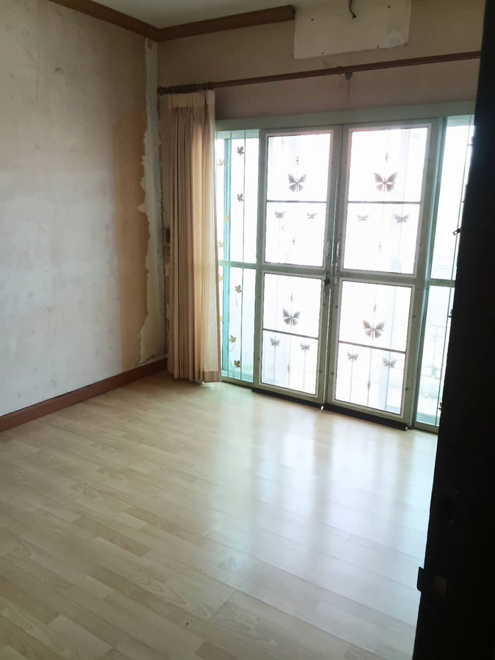 รูป ขายด่วน ทาวน์เฮ้าส์ 2 ชั้น แปลงมุม พร้อมอยู่ โครงการ: ม.รุ่งกิจ วิลล่า11 ร่มเกล้า ราคาพิเศษ - รูปที่ 10/13