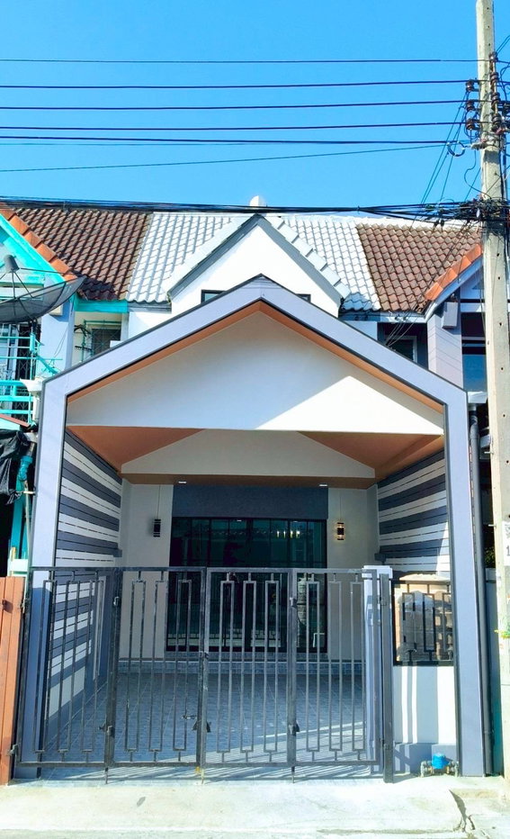 รูป ขายทาวน์เฮ้าส์รีโนเวท 2 ชั้น หมู่บ้านพูนสินธานี 3 เคหะร่มเกล้า 64 ลาดกระบัง 2 ห้องนอน ราคา 2.15 ล้านบาท - รูปที่ 1/18