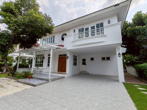 292AGKI บ้านเดี่ยวรีโนเวทใหม่ทั้งหลัง “นันทวัน วัชรพล” บ้านสวยสไตล์โมเดิร์น