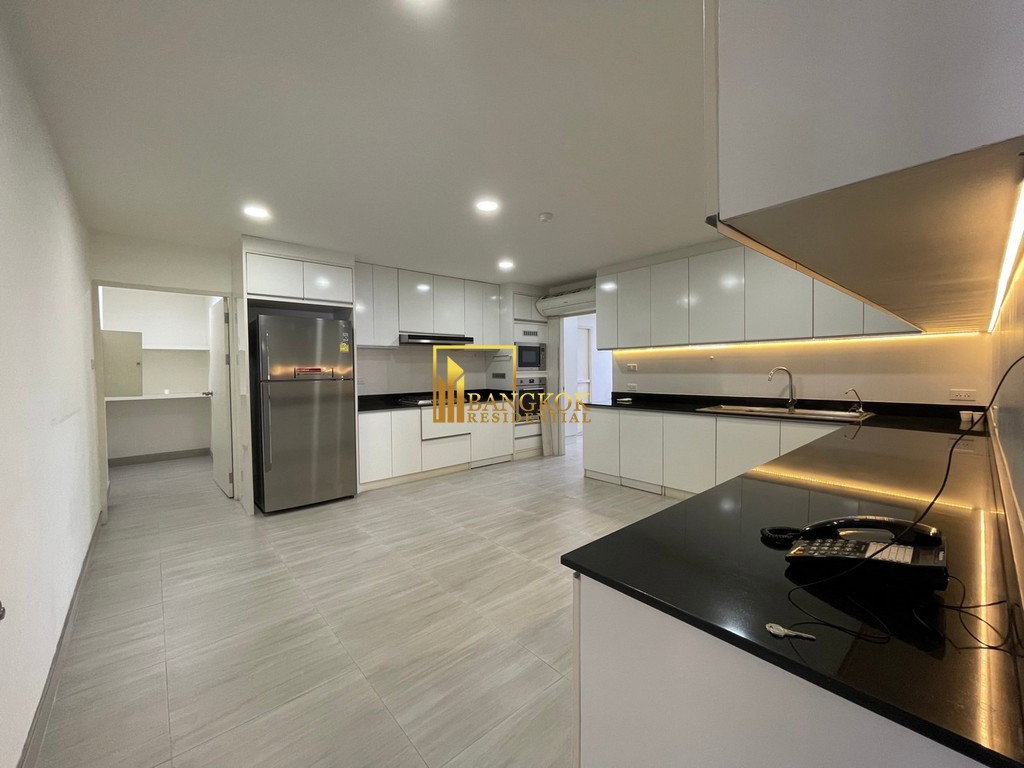 รูป Oriental Towers | Expansive 3 Bedroom Pet Friendly Condo in Ekkamai - BR17432CD - รูปที่ 8/42