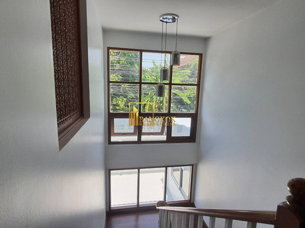 รูป Very Spacious 3 Bedroom House With Pool in Ekkamai Area - BR2621CD - รูปที่ 32/38