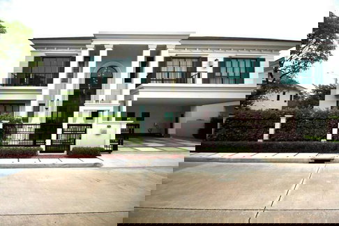 For rent   📍Setthasiri Bangna KM.10  📍 5  Bedrooms  Rent Prices   320 ,000/ month. 