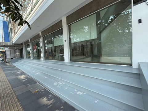 S1088 🚨 Urgent! Building right next to the BTS Skytrain (10 meters away) at a market-below price 🔥🔥 Only 14.95 million baht ‼️