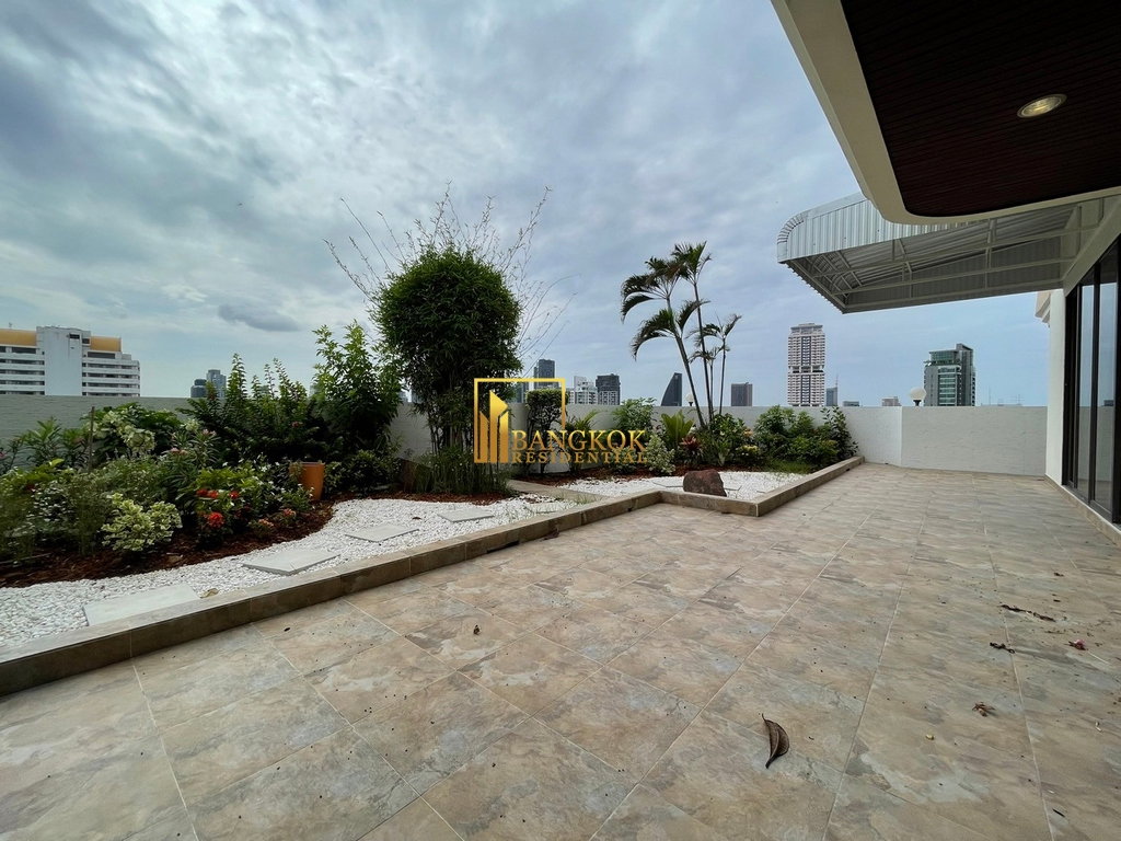 รูป Renovated 4 Bedroom Duplex Apartment in Phrom Phong Area - BR21157AP - รูปที่ 8/54