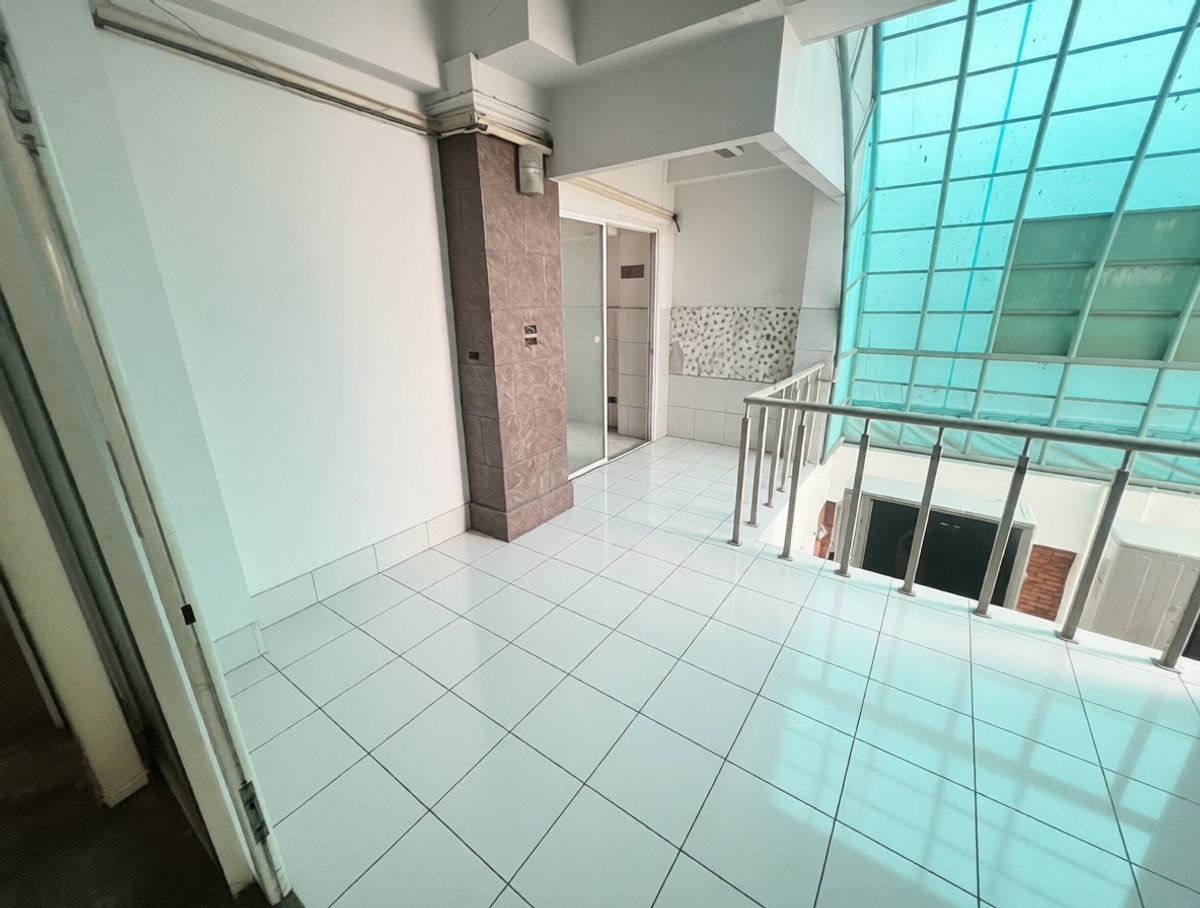 รูป S1097 🚨 ตึก 8 ชั้น ทำเลทอง พระราม 9 – Rare Item ตัวจริง! 🚨  ทำเลหัวมุม เพียง 65 ล้านบาท - รูปที่ 16/17