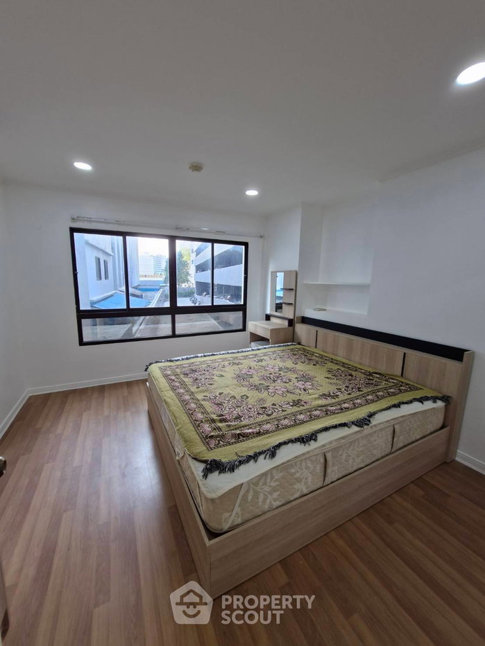 picture 1-BR Condo at Lumpini Place Narathiwas Ratchanakarin in Chong Nonsi (ID 2044107) - 7/17