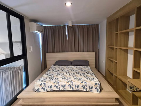 Available for rent! The newest Ideo Rama9-Asoke. Cozy living with 2 Bedroom [Duplex]. Fully furnished and High floor. Ready to move in.