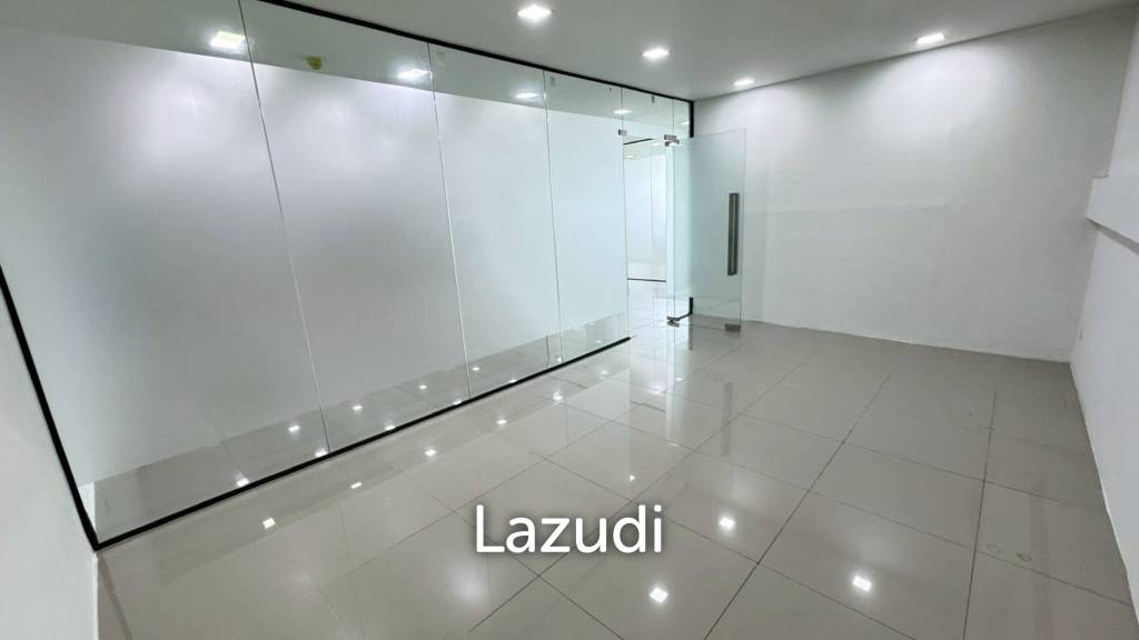 picture 101 sqm modern office for rent in Bang Khlo Bangkok - 1/6