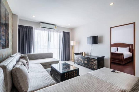 รูปภาพ 🔥 Rare large room in the heart of Ratchada! Book now before it's gone! ‼️ For rent: Mid Town Resort Ratchada Soi 7. Great location,