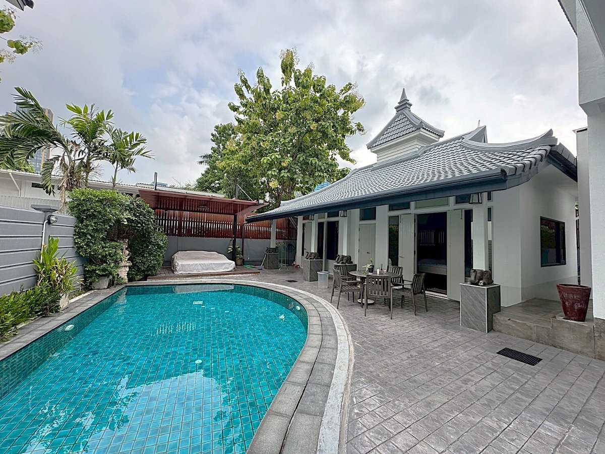รูป บ้านหรู 5 ห้องนอน พร้อมสระว่ายน้ำ ใจกลางทองหล่อ ** NO CO-AGENT ** - รูปที่ 1/22