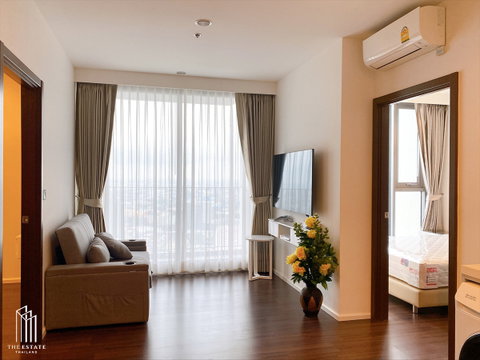 For rent: Whizdom Inspire Sukhumvit, 2-bedroom unit, perfect size, warm-toned decor, fully functional, with unobstructed Bangna view @ 30,000 Baht.