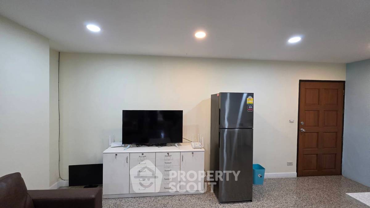 picture 2-BR Condo at Wittayu Complex near BTS Phloen Chit (ID 382383) - 9/19