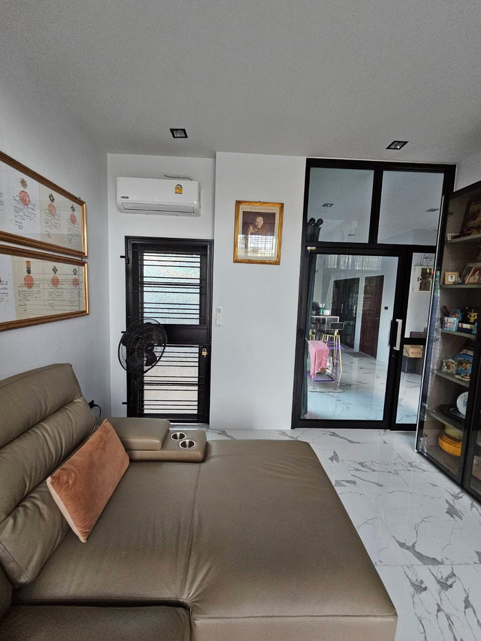 picture Ready-to-move-in detached house in Hat Yai. Full usable area, rear extension already done. Great value! - 2/7