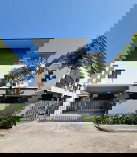 รูปภาพ 120,000 baht/month 3/5 bed Baan Lumpuni Suanluang Rama9