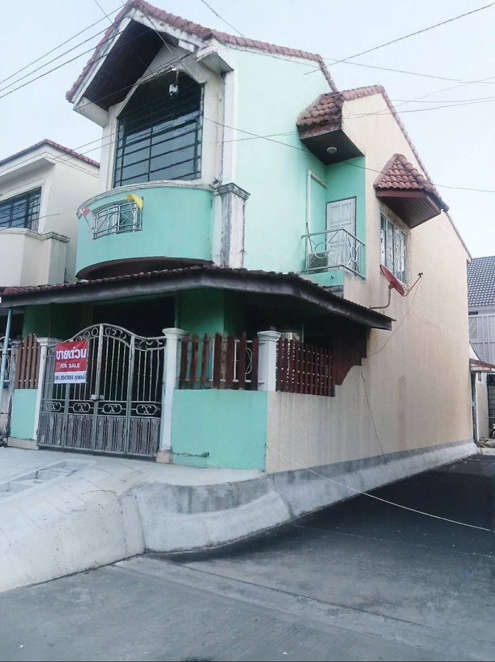 รูป ขายด่วน ทาวน์เฮ้าส์ 2 ชั้น แปลงมุม พร้อมอยู่ โครงการ: ม.รุ่งกิจ วิลล่า11 ร่มเกล้า ราคาพิเศษ - รูปที่ 3/13