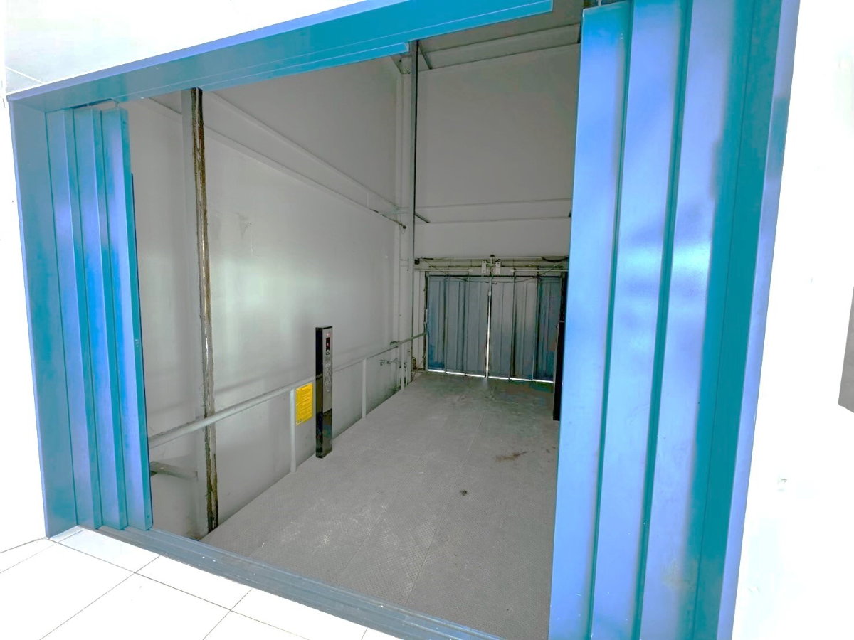 รูป อาคาร 3 ชั้น พร้อมลิฟท์ และที่จอดรถมากกว่า 15 คัน ริมถนนพระราม 9 ** NO CO-AGENT ** - รูปที่ 8/12