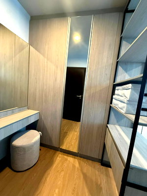 Condos for rent Phramongkutklao Hospital : 🔥 High floor unit with stunning view in the heart of Ari! Available for immediate rent. 🏢 Nue Evo Ari New condo, beautiful unit, great 