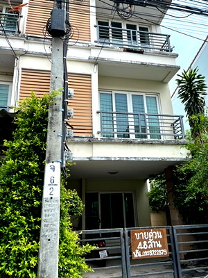 ทาวน์โฮม รร.สายอักษร : ขายทาวน์โฮม 3 ชั้น ห้องมุมติดสวน ม.คาซ่าซิตี้ 2 ถ.สุคนธ์สวัสดิ์ ตรงข้ามโรงเรียนอนุบาลโชคชัย เลียบทางด่วนเอกมัย-รามอินทรา ลาดพร้าว กรุงเทพ