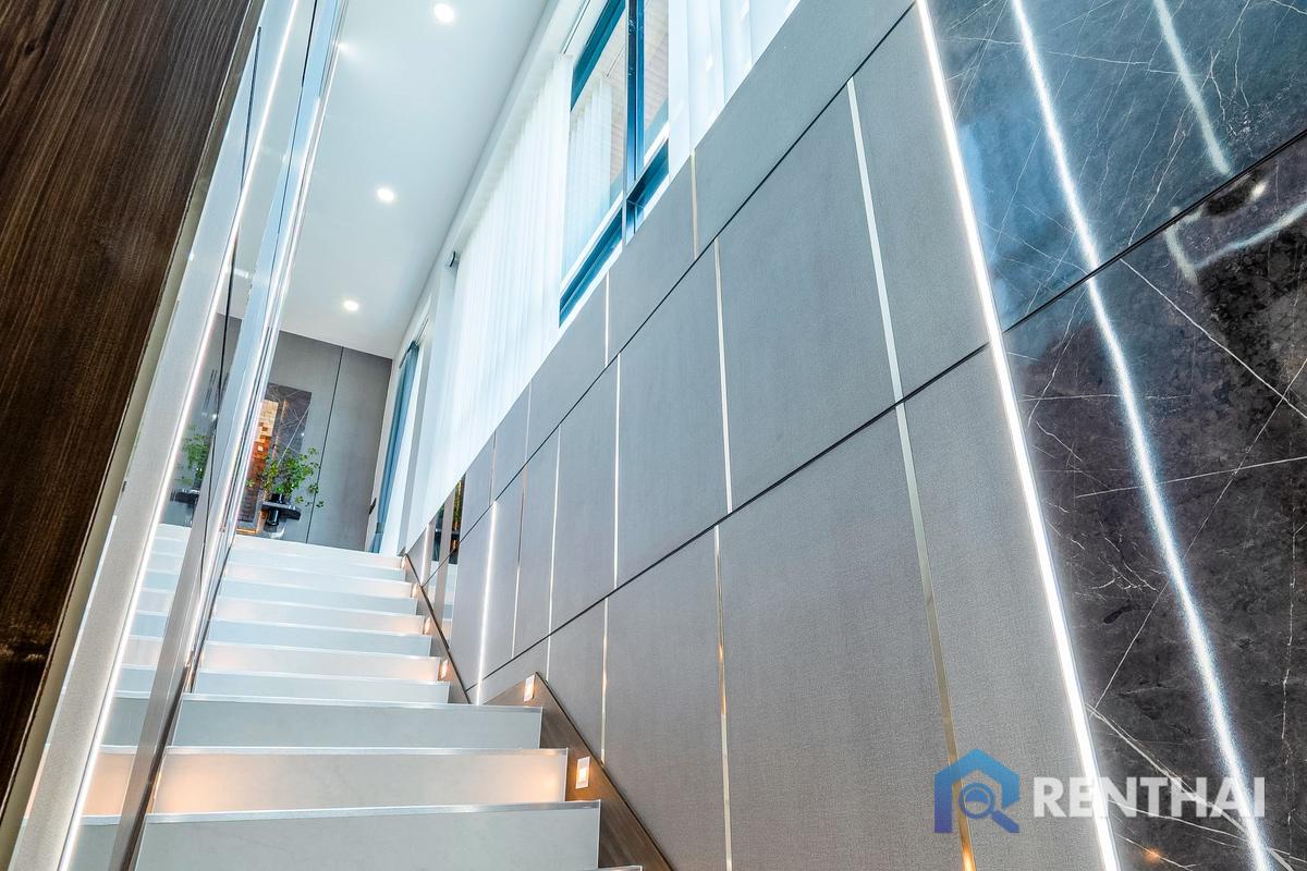 รูป พูลวิลล่าหรู 5 ห้องนอน ทำเลใกล้อ่างเก็บน้ำมาบประชัน พัทยา - รูปที่ 6/13