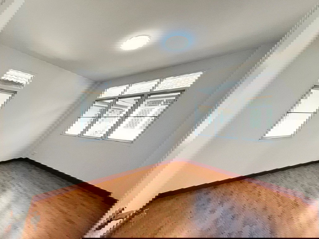 รูป Call : 082-661-4789 หมู่บ้านชิชากร 2 บางใหญ่ บ้านรีโนเวทใหม่ทั้งหลัง 4 ห้องนอน 3 ห้องน้ำ ทำเลทองติดถนนกาญจนาภิเษก ใกล้เซ็นทรัลเวสต์เกต เพียง 3.5 กม. - รูปที่ 10/14