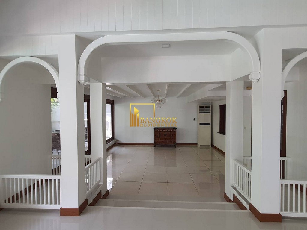 รูป Very Spacious 3 Bedroom House With Pool in Ekkamai Area - BR2621CD - รูปที่ 7/38
