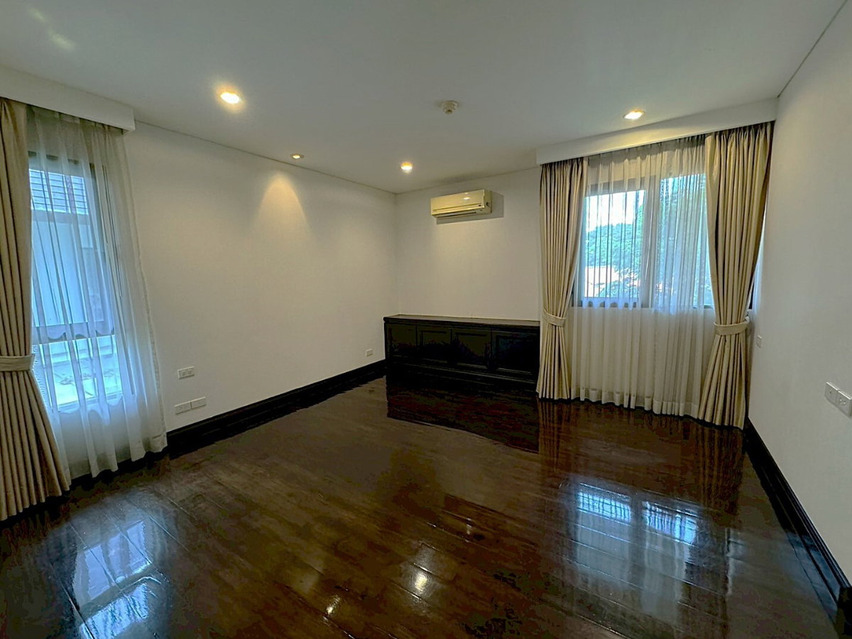รูป บ้านหรูพร้อมสระว่ายน้ำส่วนตัว ใจกลางอโศก ** NO CO-AGENT ** - รูปที่ 13/26