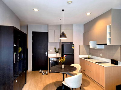 คอนโดให้เช่า : Available for rent! Baan Klang Krung Siam-Patumwan. The Newly renovated 2 Bedroom with cozy living nearby BTS Station. Ready to move in.