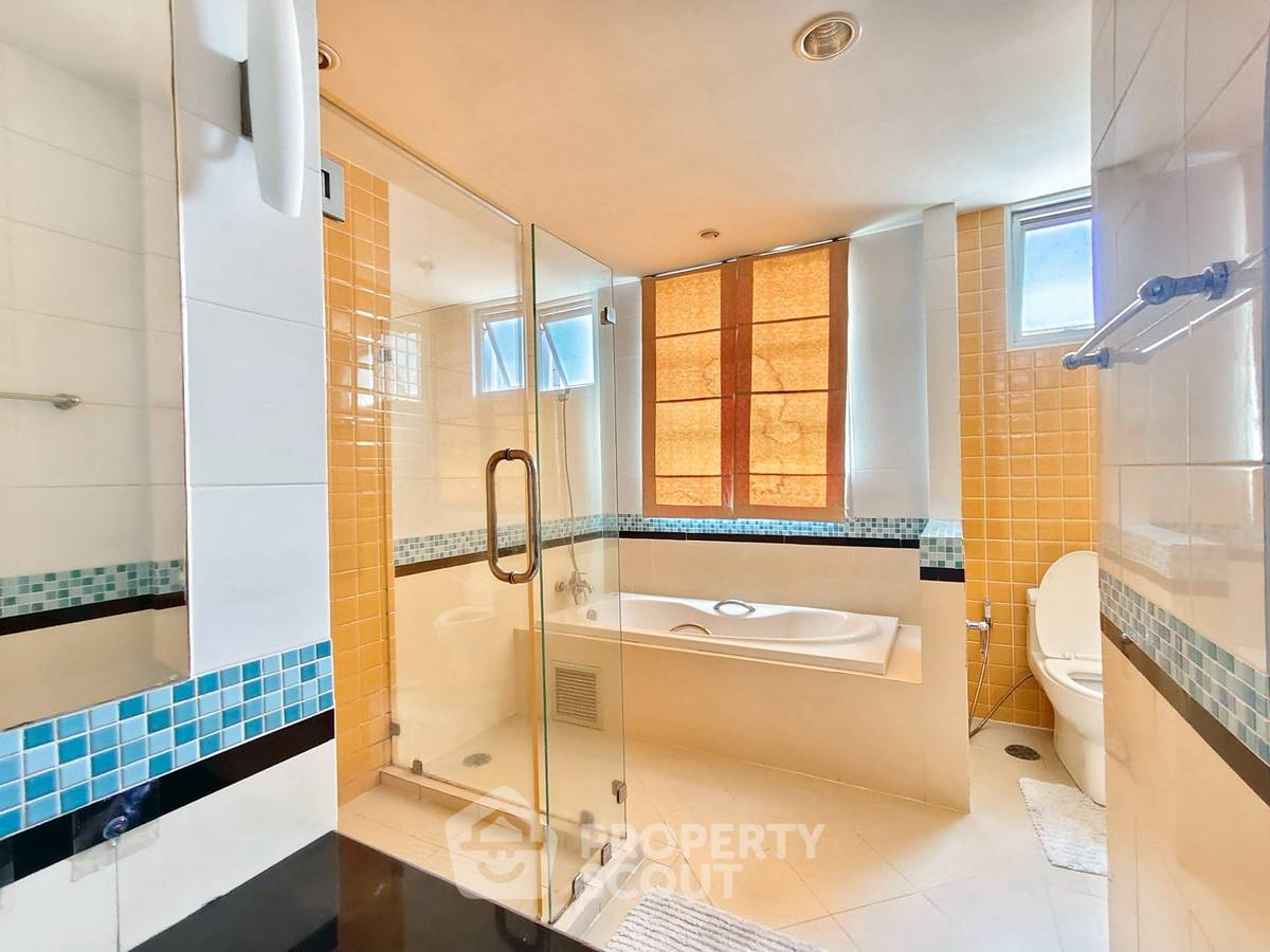 picture 3-BR Condo at Citi Smart Sukhumvit 18 near BTS Asok (ID 2777045) - 3/17