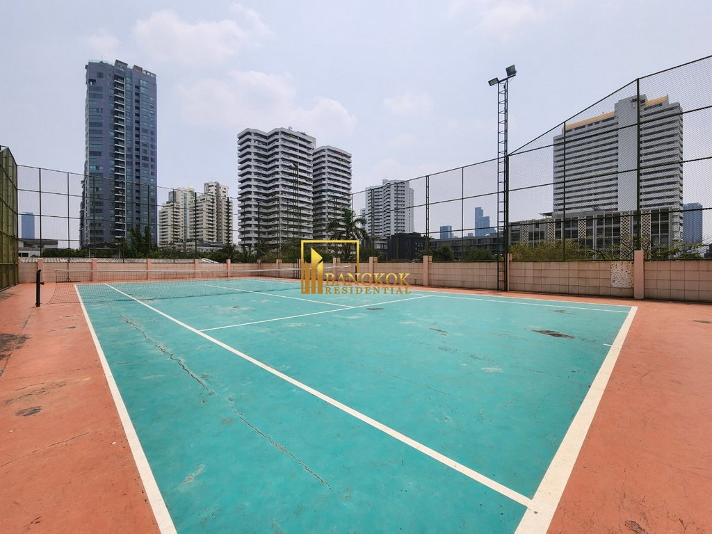 รูป Renovated 4 Bedroom Duplex Apartment in Phrom Phong Area - BR21157AP - รูปที่ 50/54