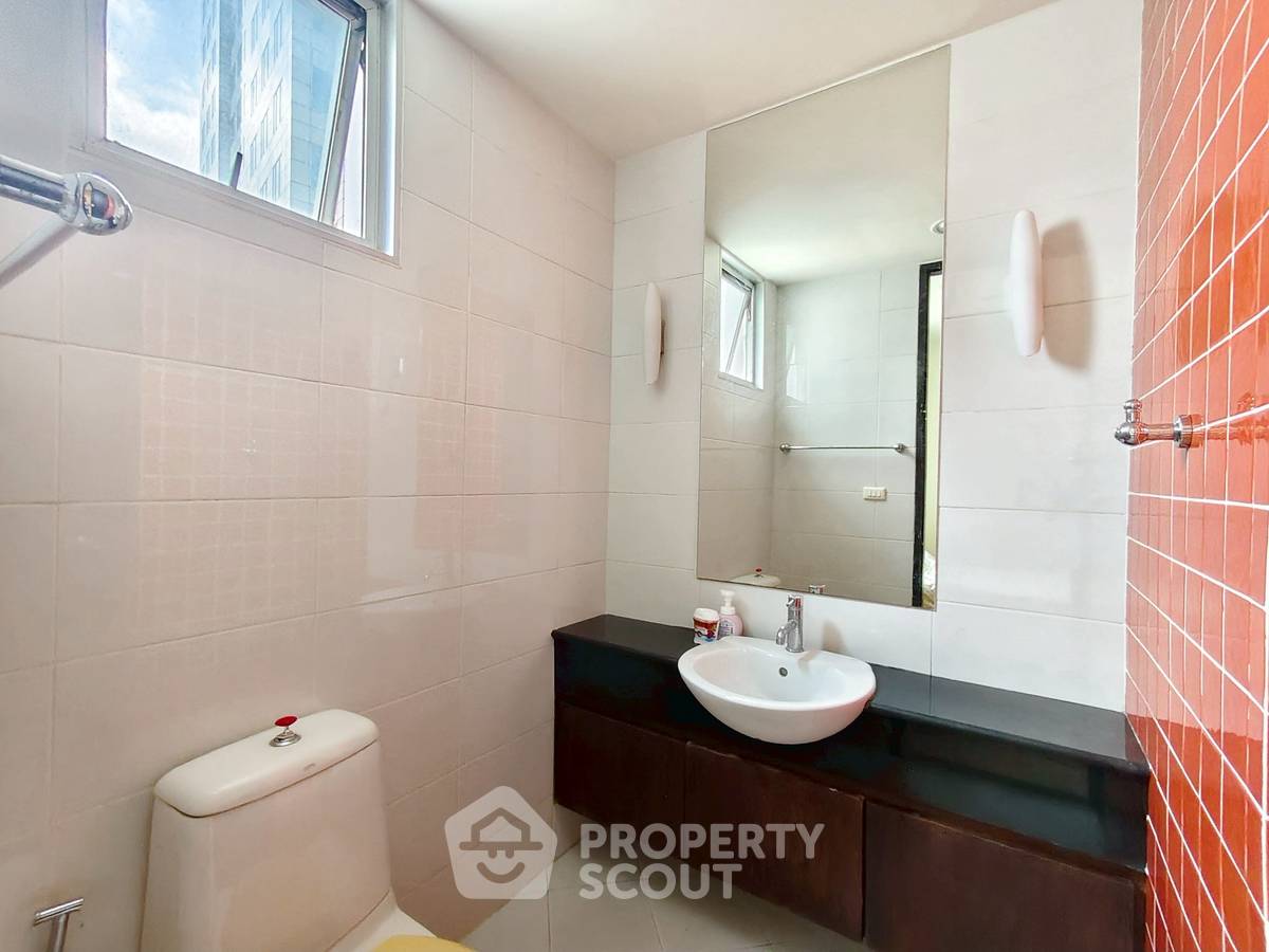 picture 3-BR Condo at Citi Smart Sukhumvit 18 near BTS Asok (ID 2777045) - 10/17