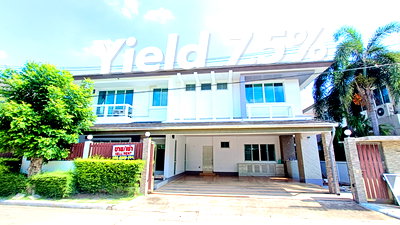 Houses for sale Bangkok-Chon Buri Motorway : For sale with existing tenant, yielding 7.5%+. Nusasiri Rama 9 - Bangkok Kreetha Village. Features include an elevator, maid's room, 91 sq.w.,