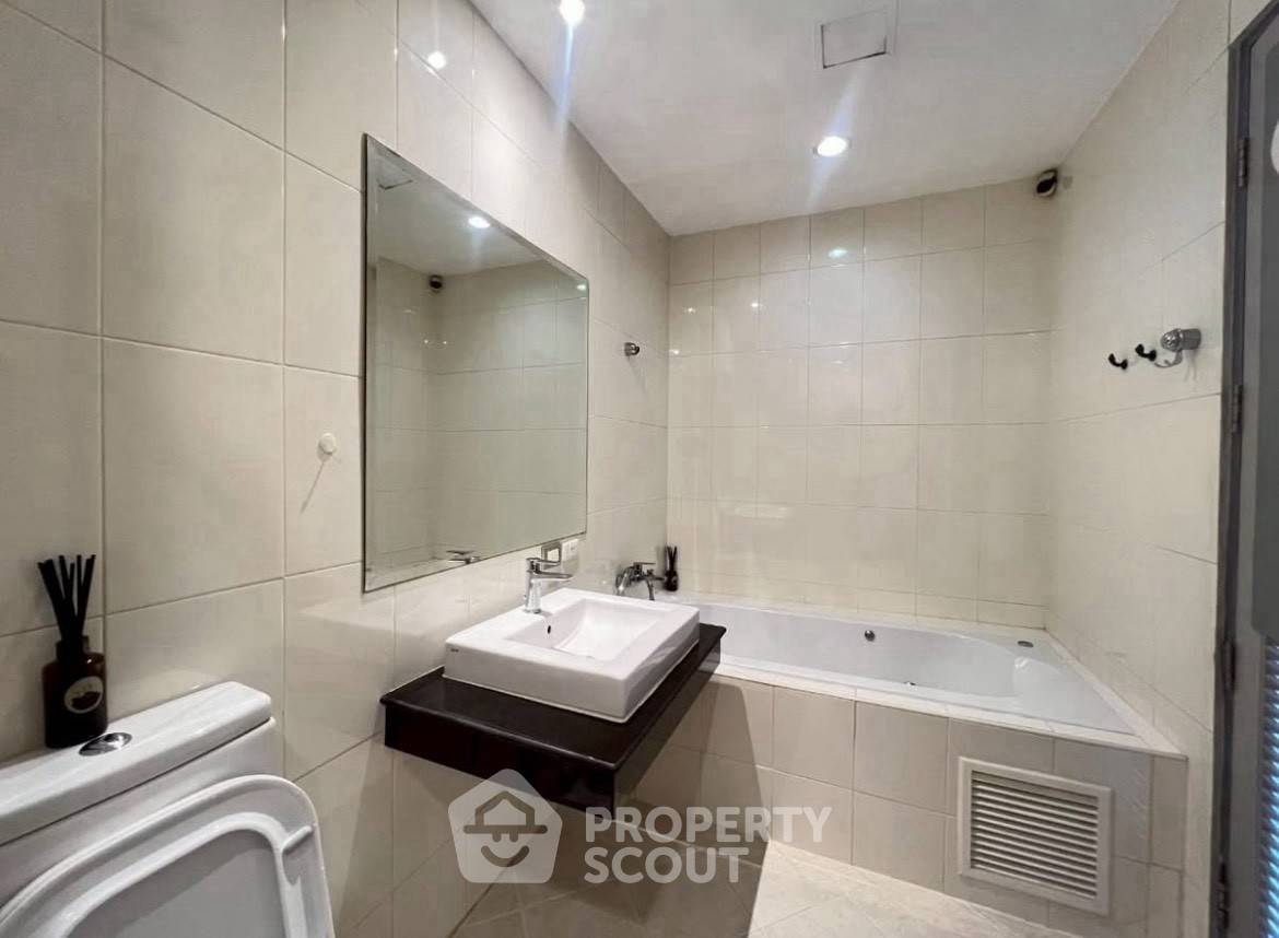 picture 2-BR Condo at The Master Centrium Asoke-Sukhumvit near MRT Sukhumvit (ID 2778372) - 10/17