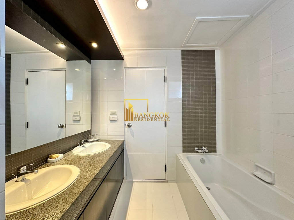 รูป Spacious 4 Bedroom Penthouse Apartment in Sukhumvit 7 - BR0669AP - รูปที่ 20/58